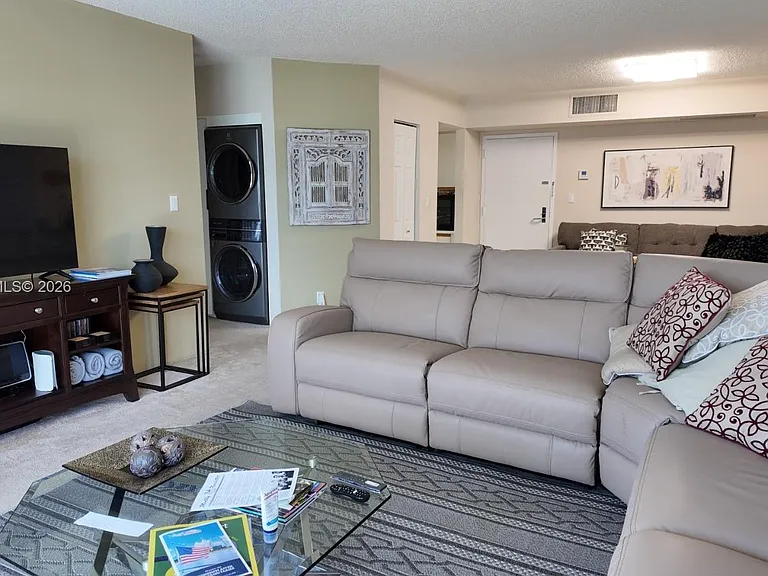 3600 Mystic Pointe Dr #1111 — Photo 8