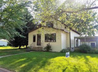 203 Grove St, Manawa, WI 54949