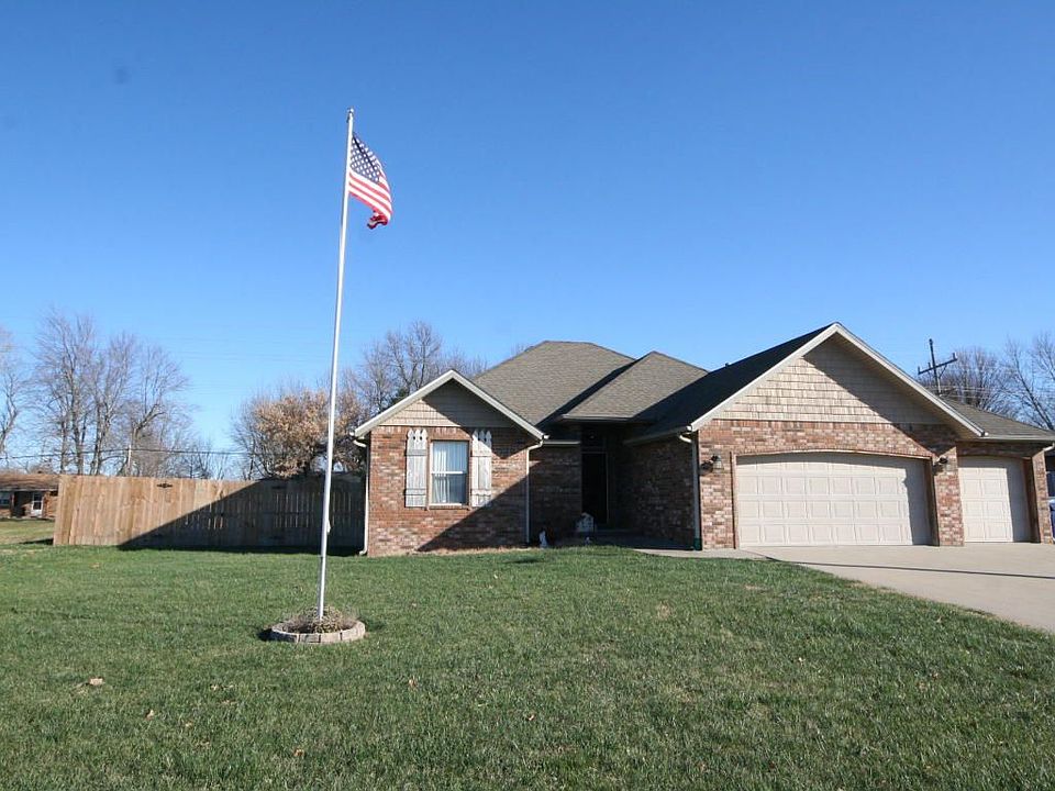 1st image of 214 Sparrow Ln