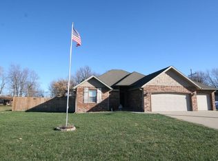 214 Sparrow Ln, Willard, MO 65781
