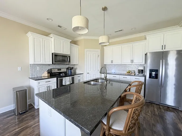 5005 Rainier Dr — Photo 16
