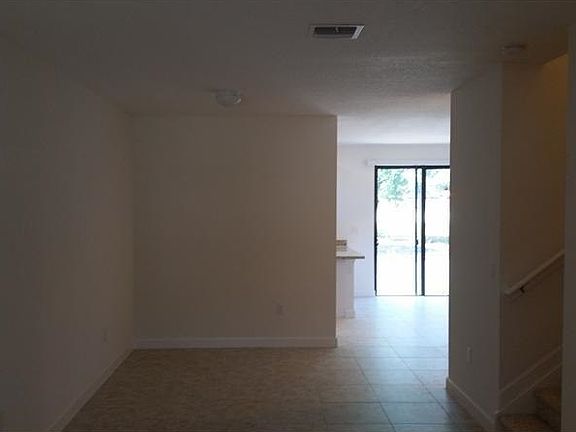 2nd image of 303 NE 195 Ln