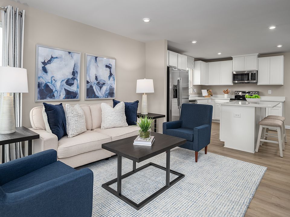 Easy, affordable living in a low-maintenance condo seconds from conveniences, parks, and I-65.