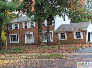 17 Stirling Ct, Metuchen, NJ