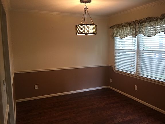 Separate breakfast room