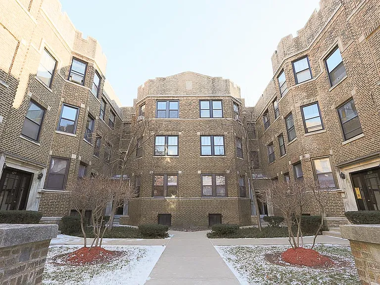 639 W Cornelia Ave #N4 — Photo 1