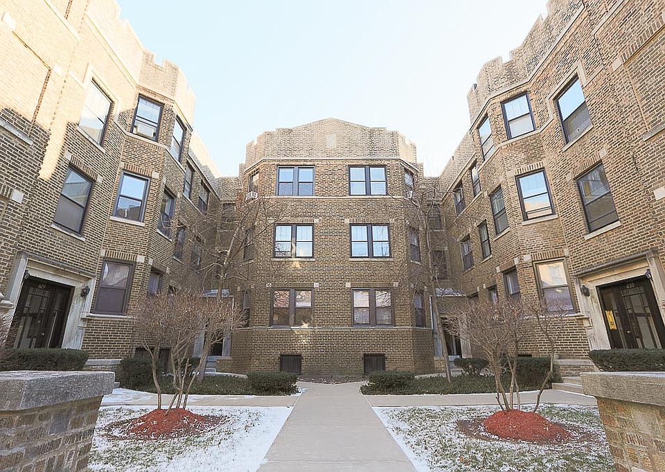 1st image of 639 W Cornelia Ave #N4