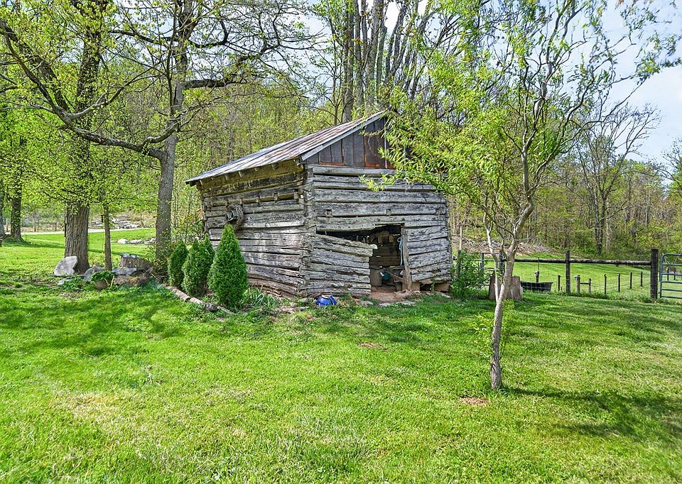 8th image of 1218 Moody Rd