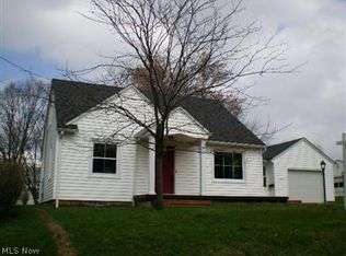 2555 Benton Ave, Akron, OH 44312