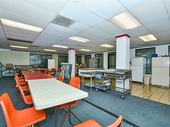 3rd image of 1235 N Sierra Way