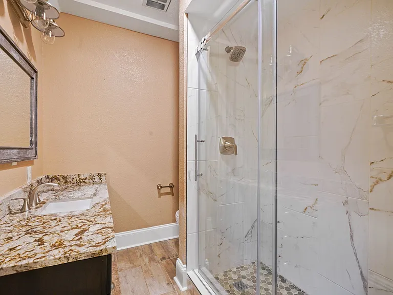2370 Elm St — Photo 30