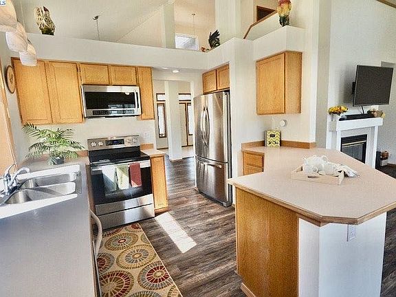 2nd image of 172 Newhaven Pl