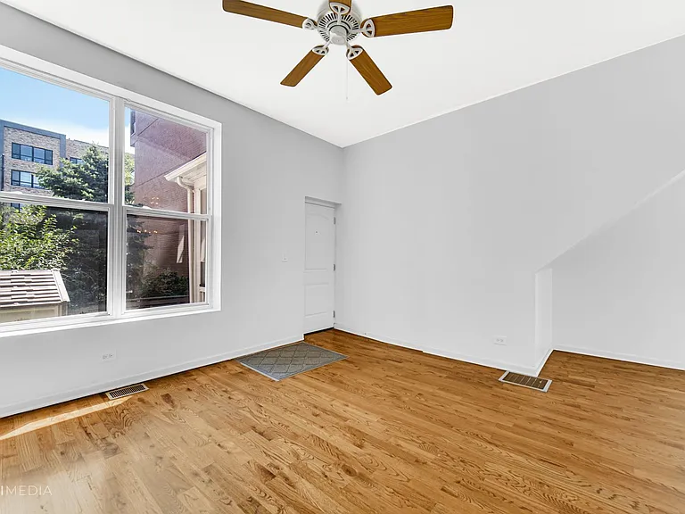 1524 N Western Ave — Photo 5