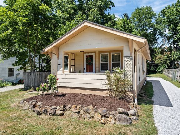 2nd image of 441 Magnolia Ave