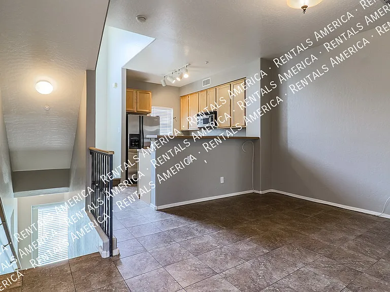 747 N Port Dr — Photo 5