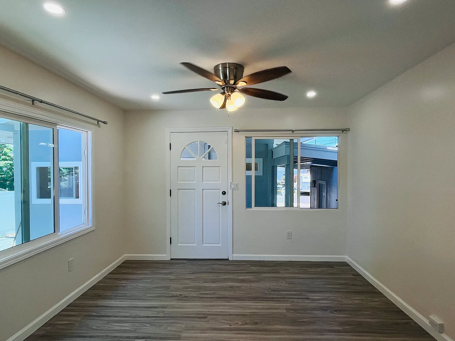 2 bed, 600 sqft, $2,700 — Photo 3