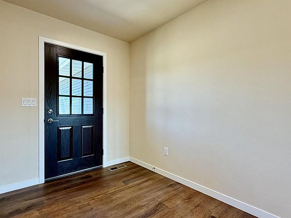 3rd image of 1353 Knapp Street