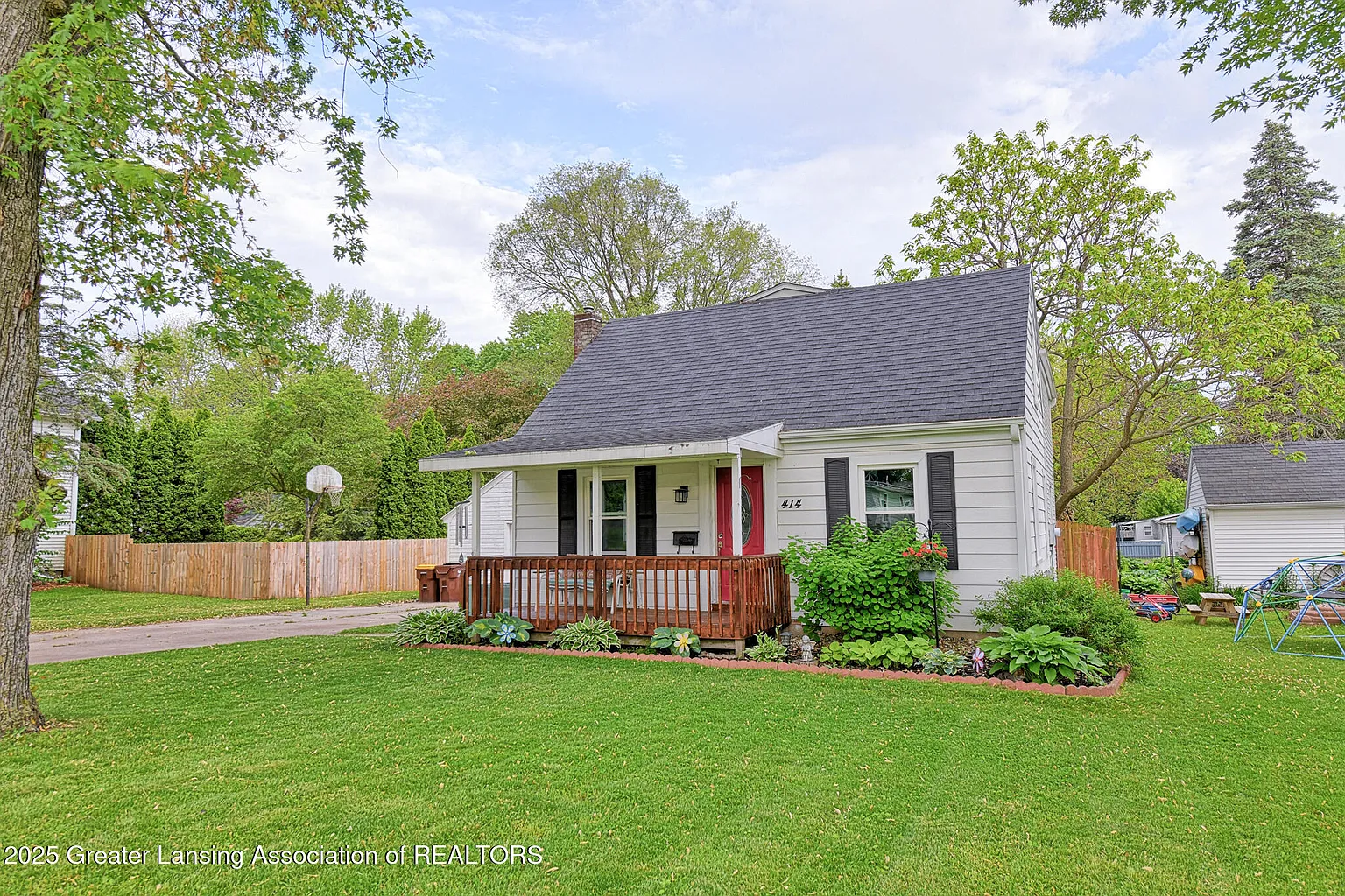 414 Vessey St photo 1