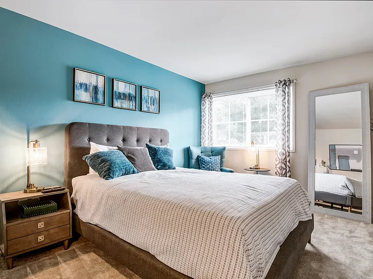 Lynbrook at Mark Center Apartment Homes — Photo 8