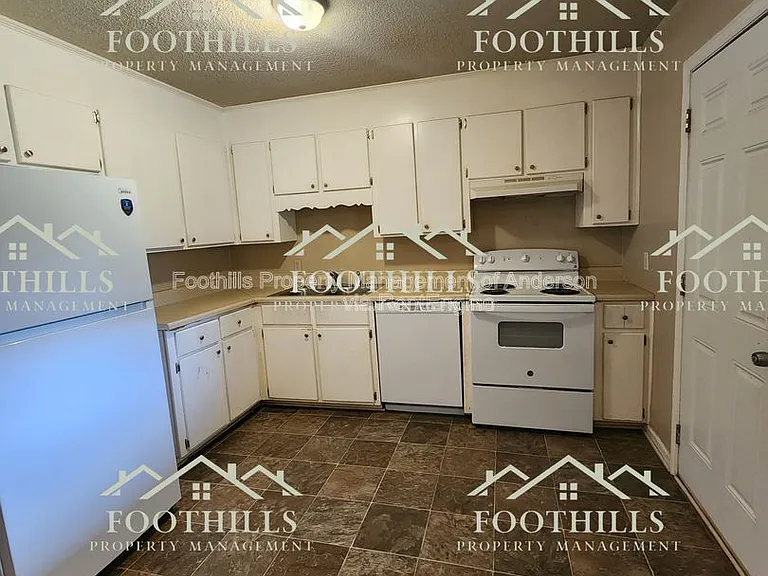208 N Major Rd #B — Photo 4