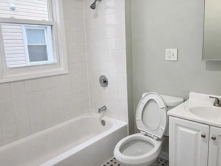 23-25 Cedar Ave — Photo 2