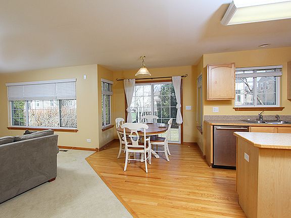 4th image of 9422 Bristol Ln