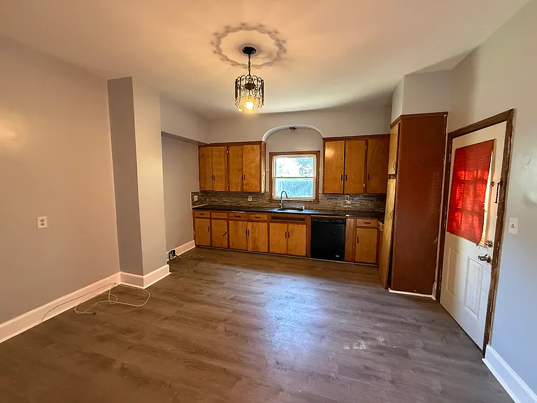483 Auburn Ave — Photo 6