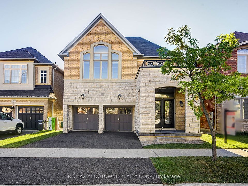 1st image of 4228 Fuller Cres