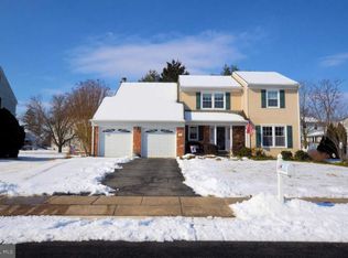 33 Country Hills Dr, Newark, DE 19711