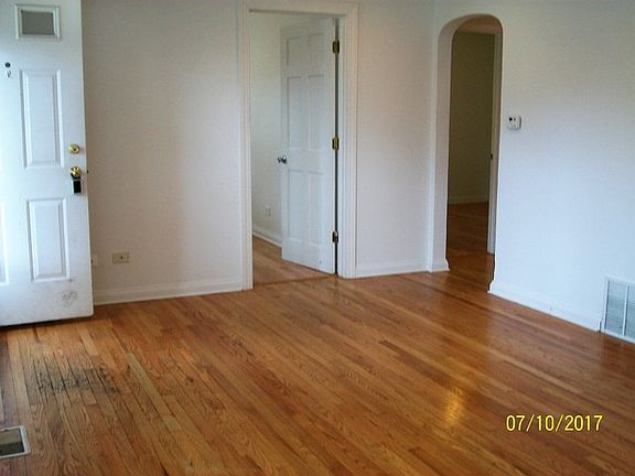 3rd image of 4915 W 91st Pl