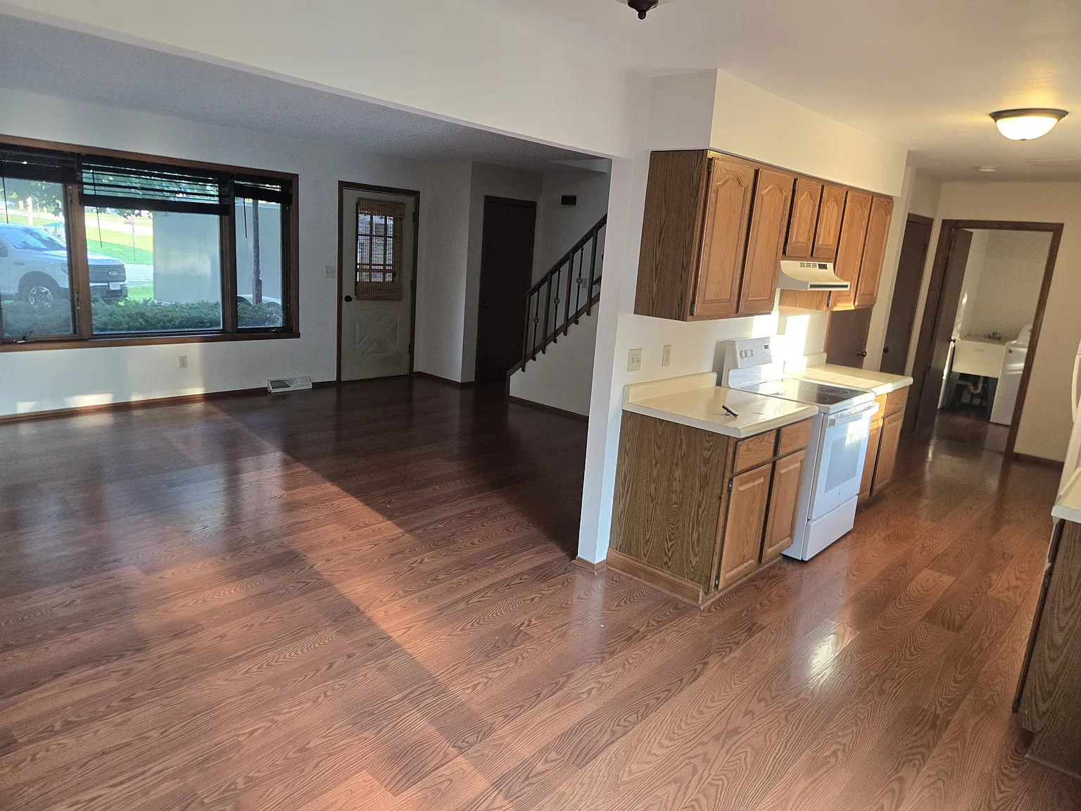 3 bed, 1.5 bath, 1350 sqft, $2,350 — Photo 1