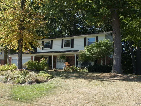 4619 Curtis Ln, Clarkston, MI 48346