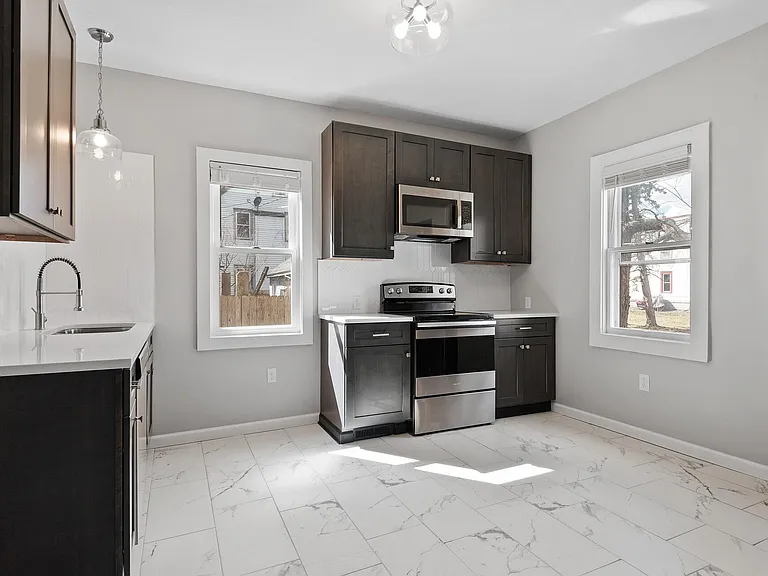 216 W 32nd St — Photo 14