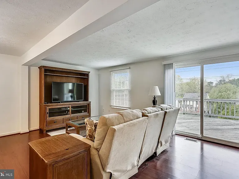 872 Flagler Dr — Photo 4
