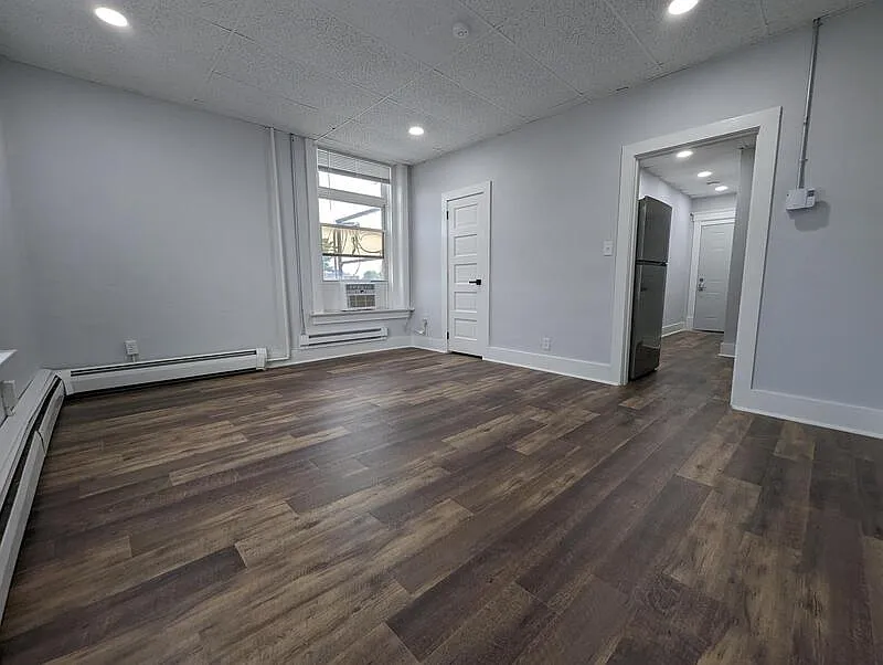 Studio, 1.0 bath, 380 sqft, $675 — Photo 2