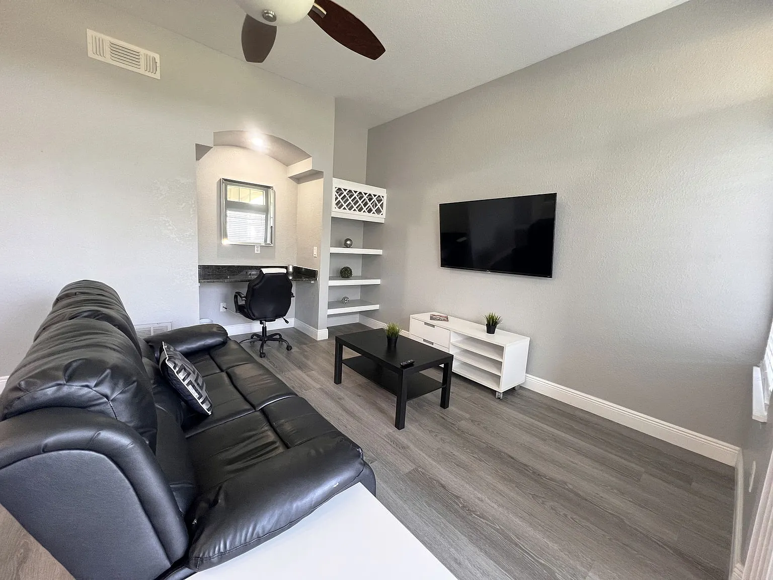 1 bed, 1.0 bath, 842 sqft, $2,500 — Photo 3