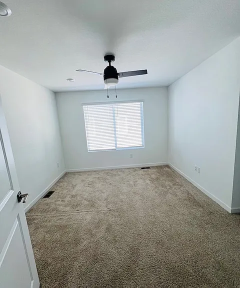 334 N Geneva St — Photo 6