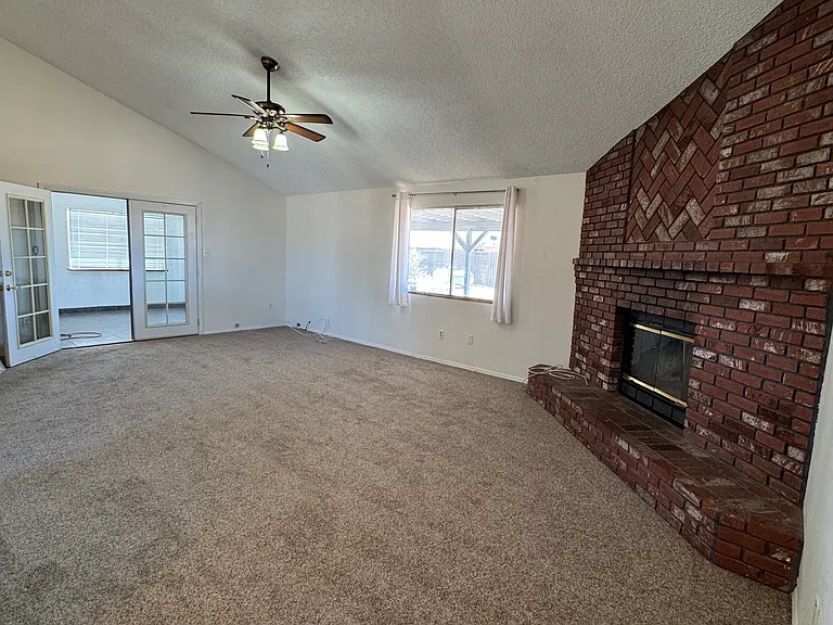 9224 Greenwood Ave — Photo 4