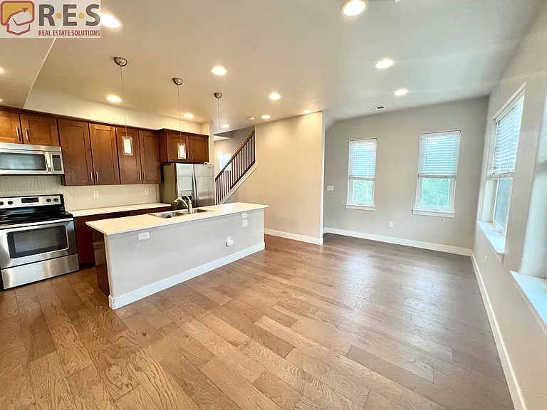 2945 Lawrence St — Photo 3