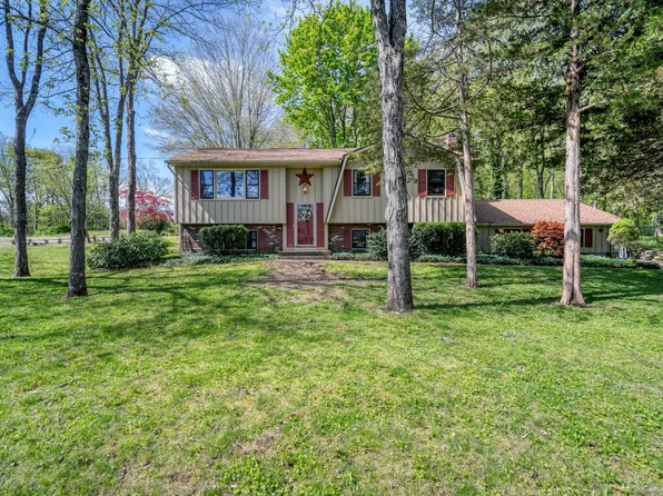 670 Raymond Hill Road, Montville, CT 06382