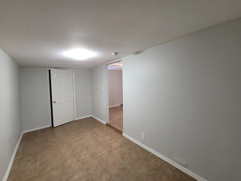 137 E Norwood Ct — Photo 30