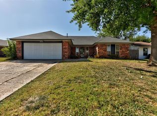 1012 Walsh Ln, Yukon, OK 73099