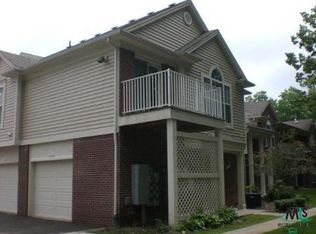 1726 Deepwood Cir, Rochester, MI 48307