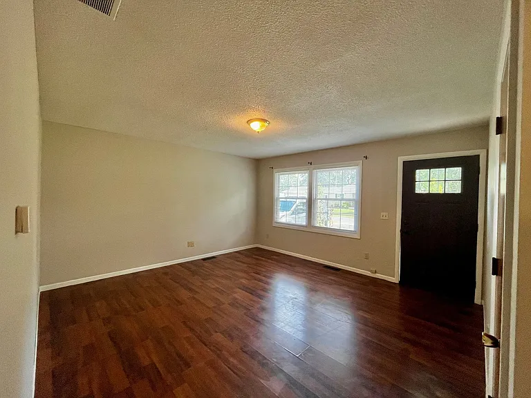 2714 Allegany Ave — Photo 4