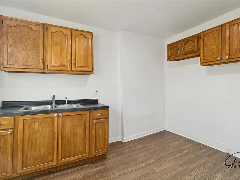16211 Kentucky St — Photo 9
