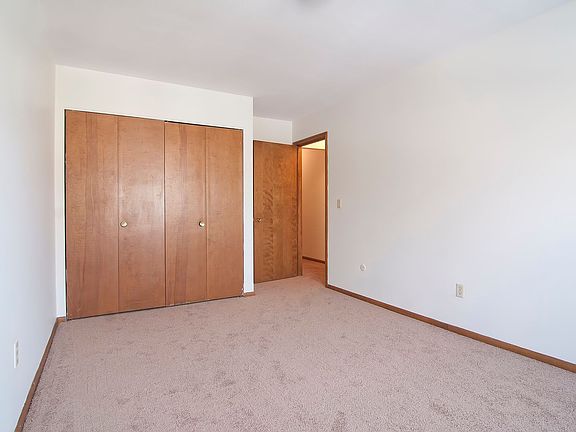 4th image of 515 Cleveland Ave S APT 204