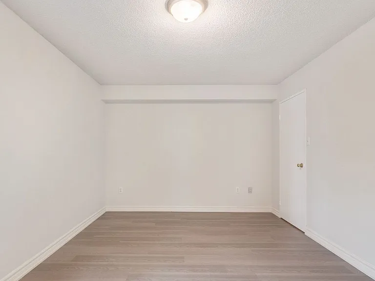 17 Knightsbridge Rd #506 — Photo 17