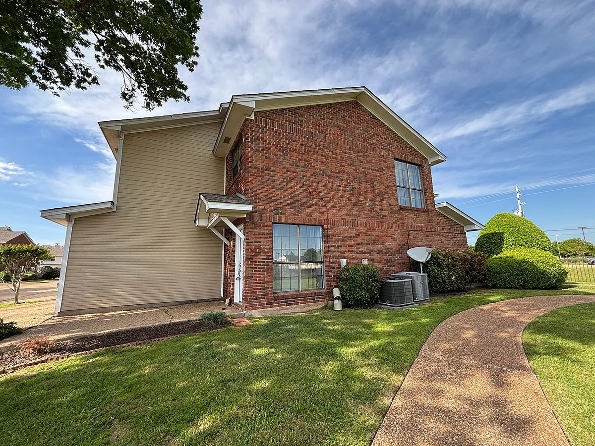 Building Photo - 12 Meadow Creek Dr