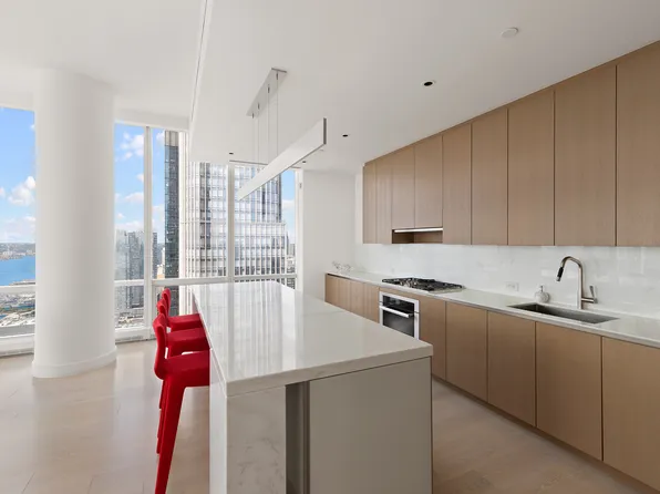 15 Hudson Yards 67D image 3 of 22