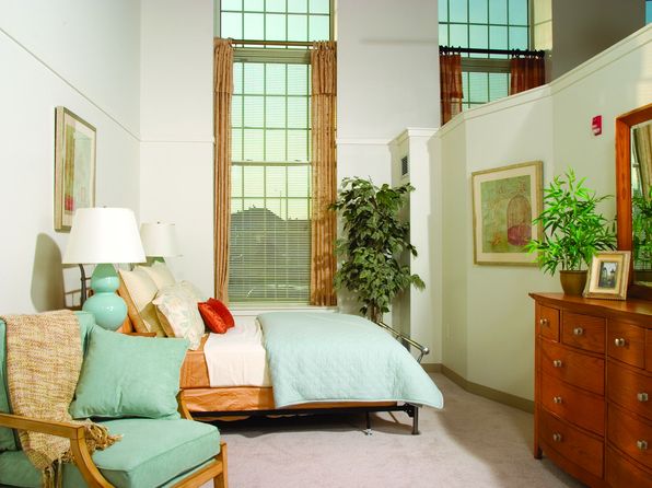 90 Riverside Ave #233